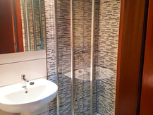 almancil hostel suite toilet